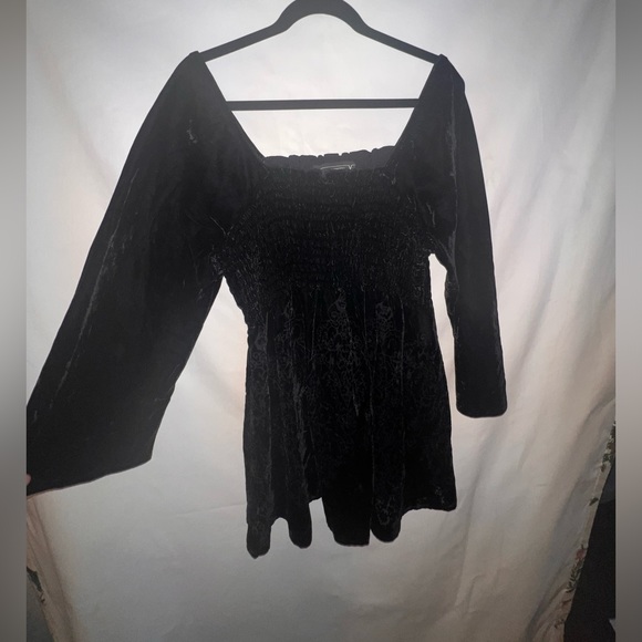 Venezia black velvet pullover. Size 18-20. - Picture 4 of 6